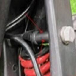 Perno de fijaci�n del brazo oscilante delantero